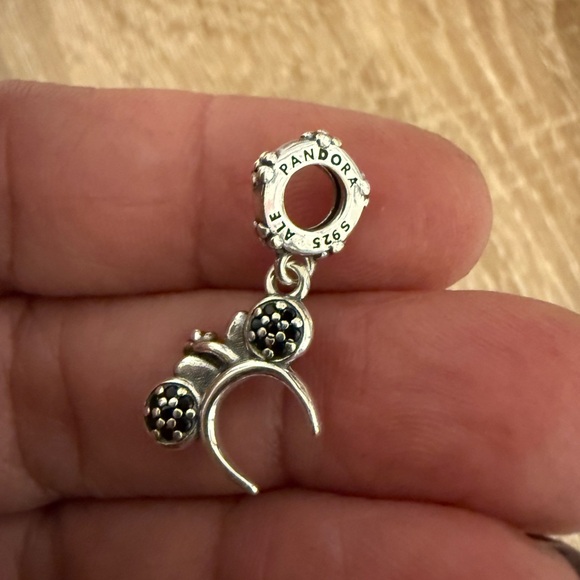 Disney Silver Earring with Black Bow - Picture 4 of 4